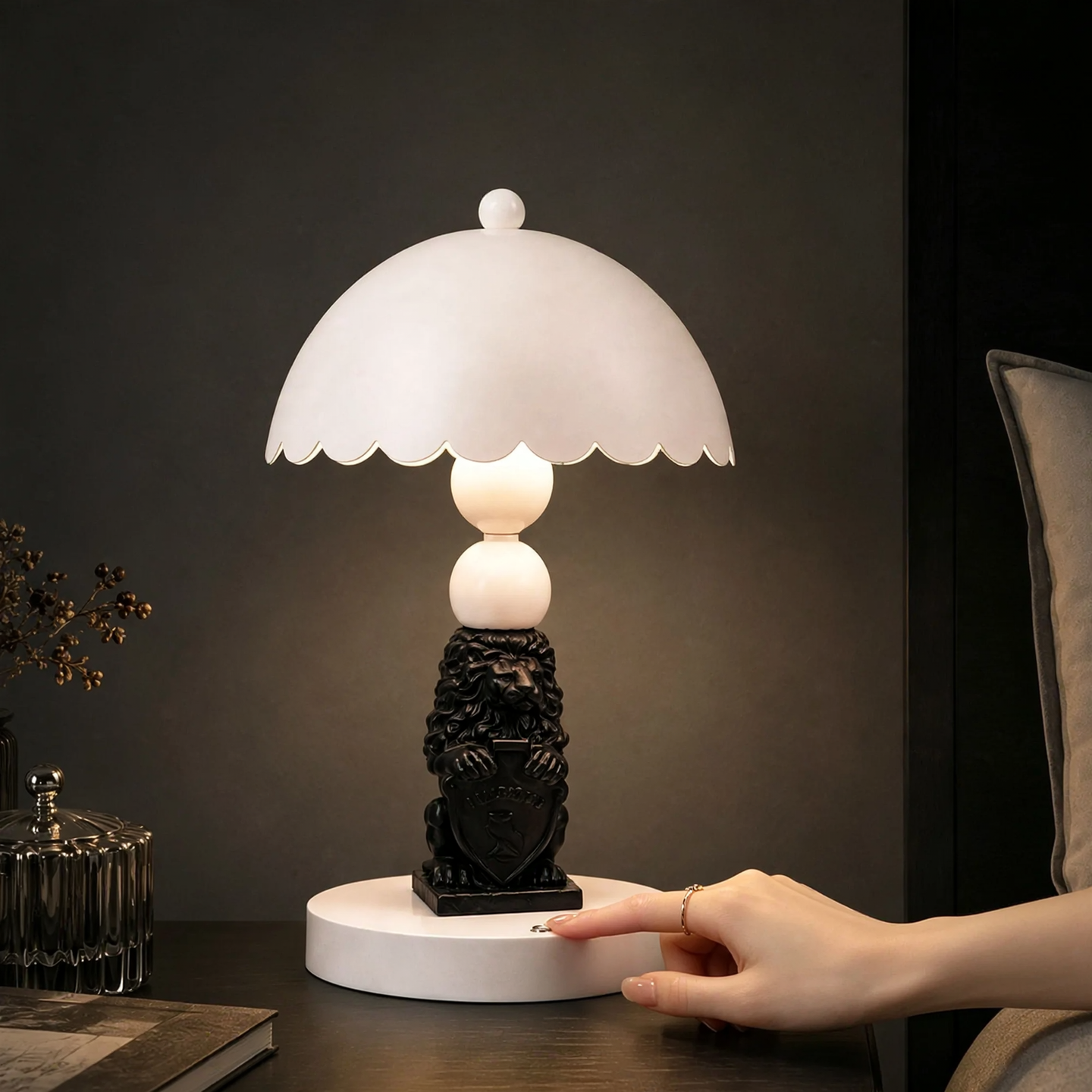 Lion-shaped table lamp, vintage style