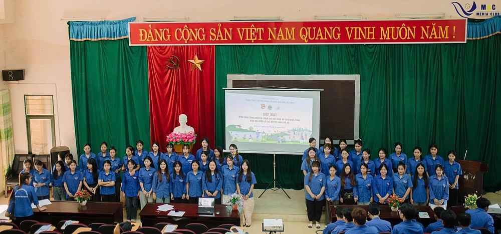 Tuổi trẻ Trường Đại học Tây Bắc phát huy tinh thần tình nguyện, xung kích vì cộng đồng, tham gia hỗ trợ khắc phục hậu quả mưa lũ