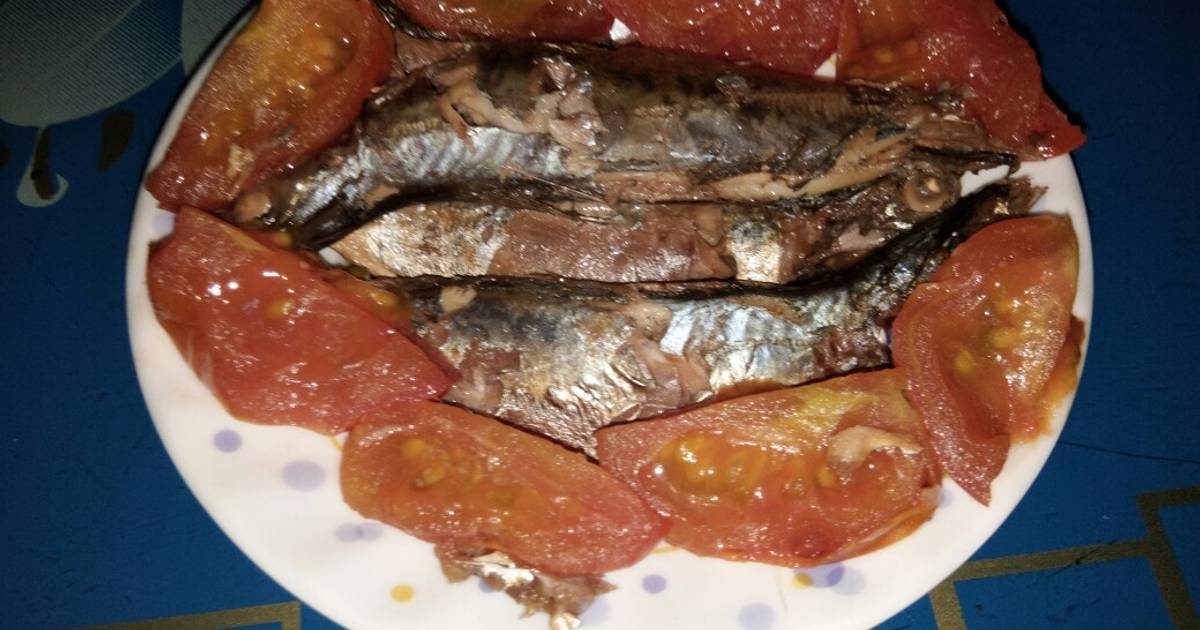 Cá nục kho lạc với cà