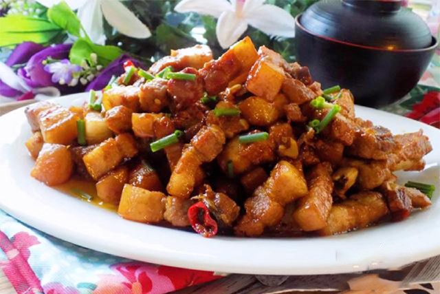 Thịt Kho Tiêu Hành Ớt