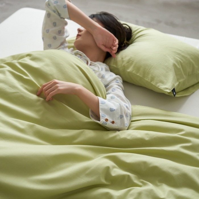 Duvet cover made from long-staple cotton, solid color