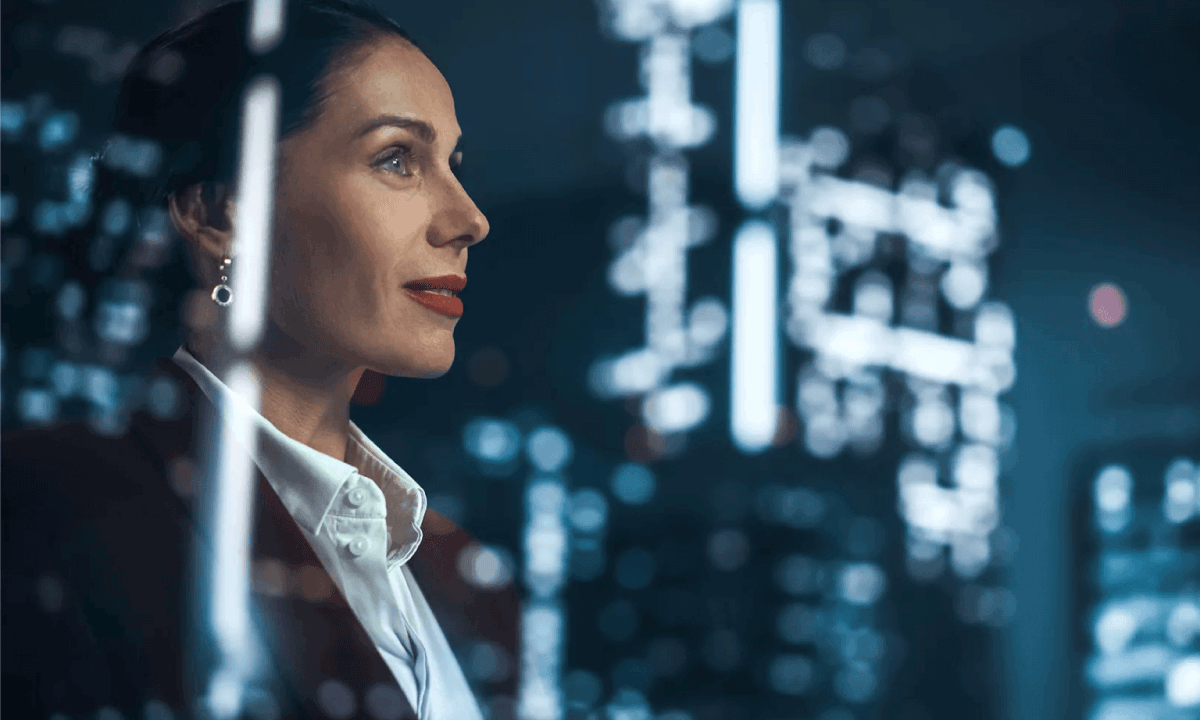 La formación doctoral como requisito clave para catedráticos y el reto del alto costo en la educación superior