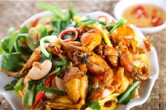Cho ếch xào sả ớt ra đĩa và thưởng thức với cơm nóng nhé mọi người. Cuối tuần hay ngày mưa lạnh mà có cách làm ếch xào sả ớt này thì quá tuyệt vời đúng không nào.