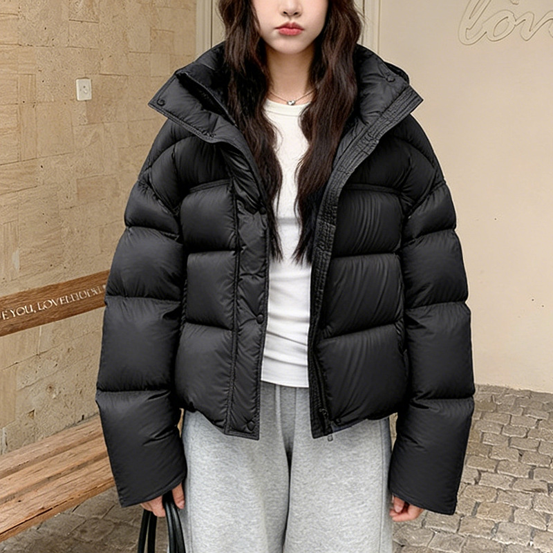 Kurze Damen-Daunenjacke im Puffer-Stil