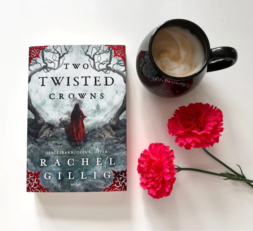 Two twisted crowns av Rachel Gillig