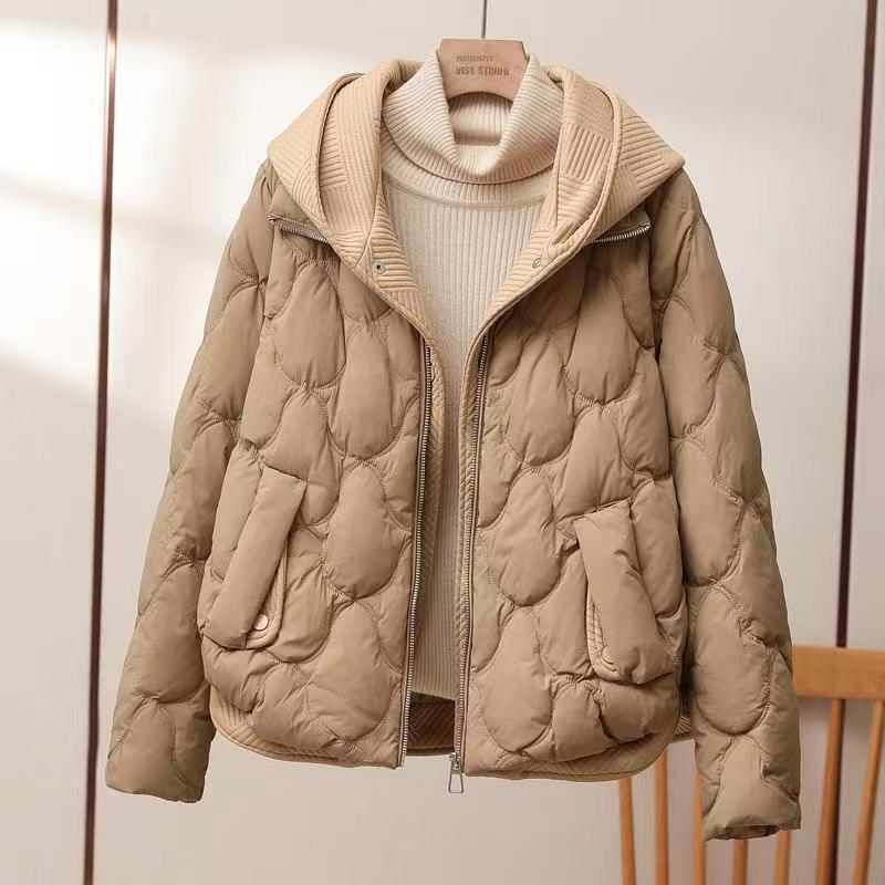 Kurze Damen-Winterjacke mit Kapuze und Lagen-Optik