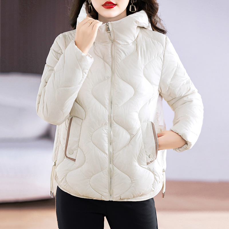 Kurze Damen-Steppjacke mit Kapuze