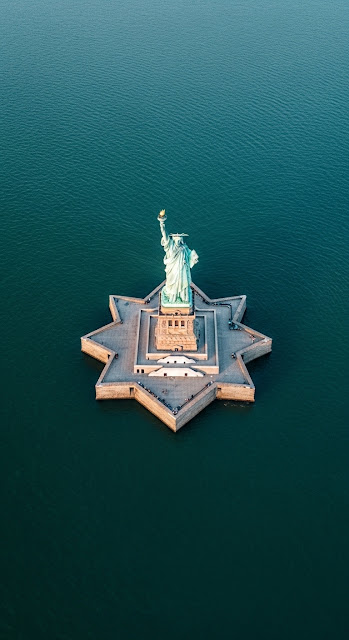 High-Angle Aerial View of the Statue of Liberty in Teal Water - Free mobile Wallpaper