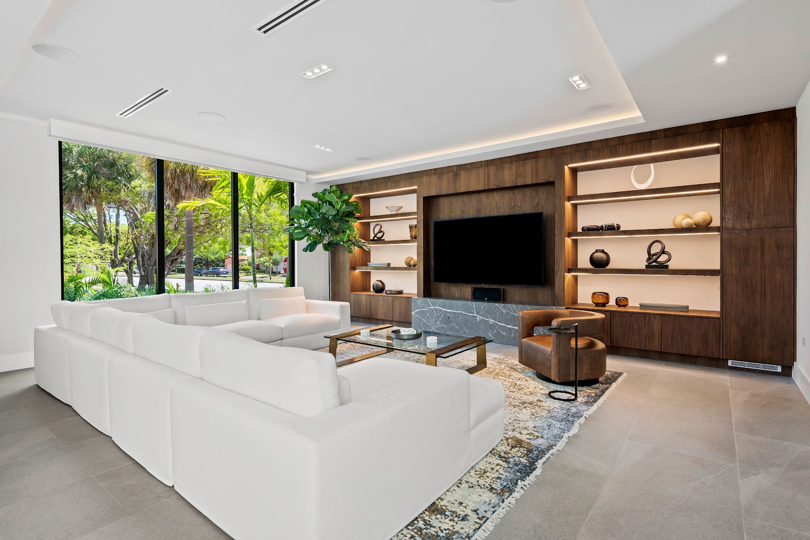 Miami Beach, Florida, USA — 4-Bed Estate With Hot Tub 2
