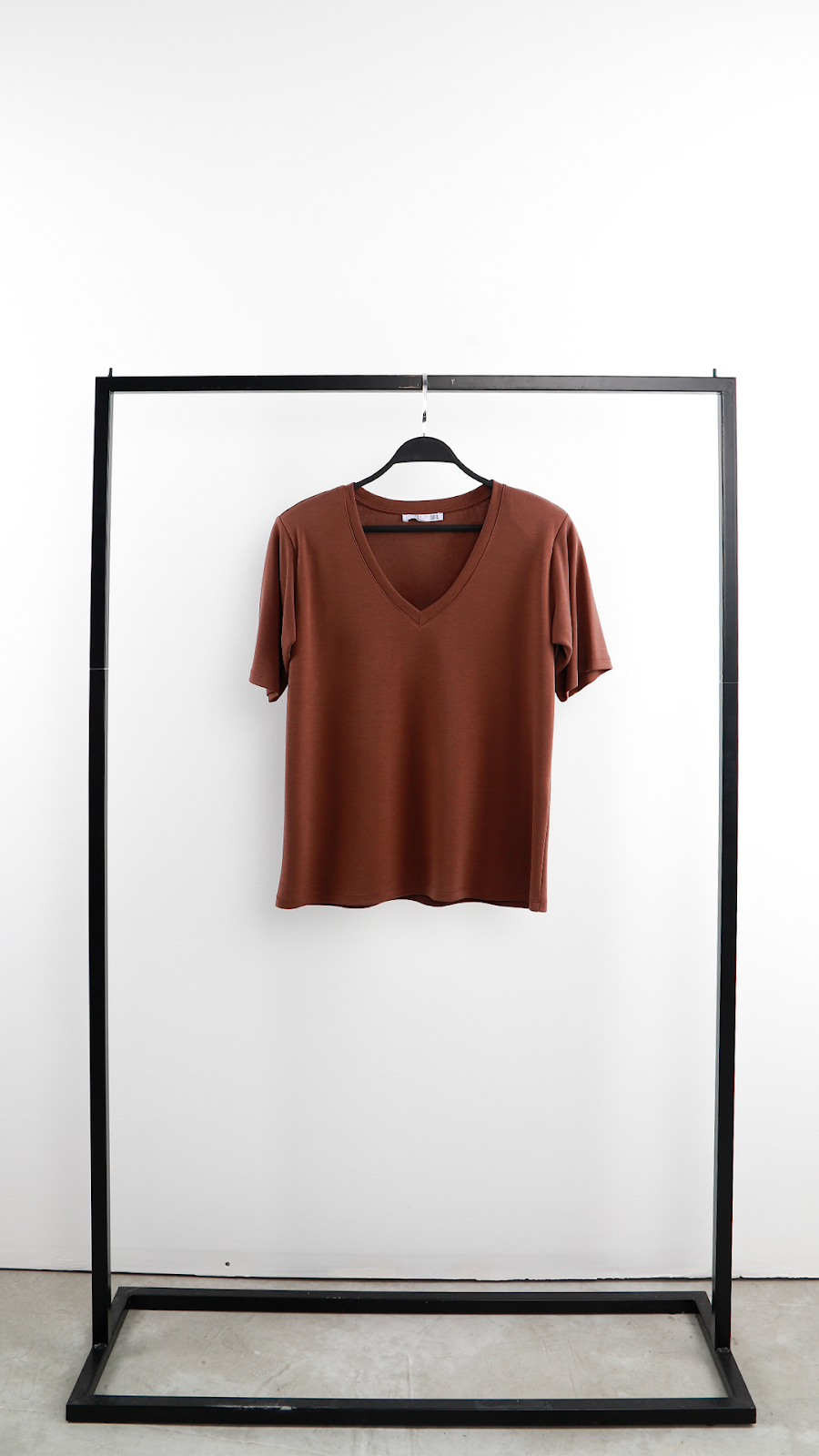 SALAŞ V YAKA T-SHIRT