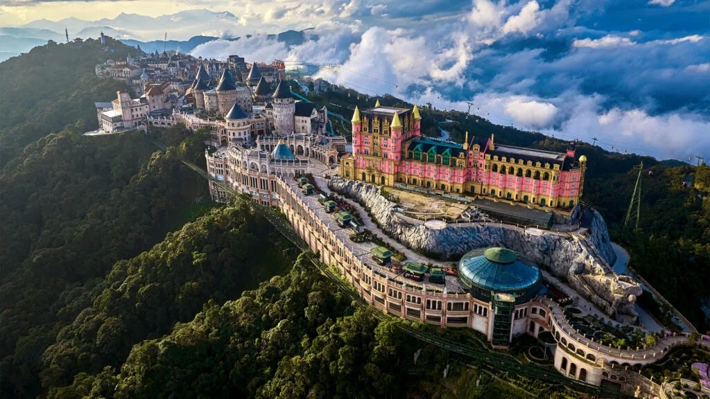 toan-canh-khu-du-lich-sun-world-ba-na-hills-1024x576.webp