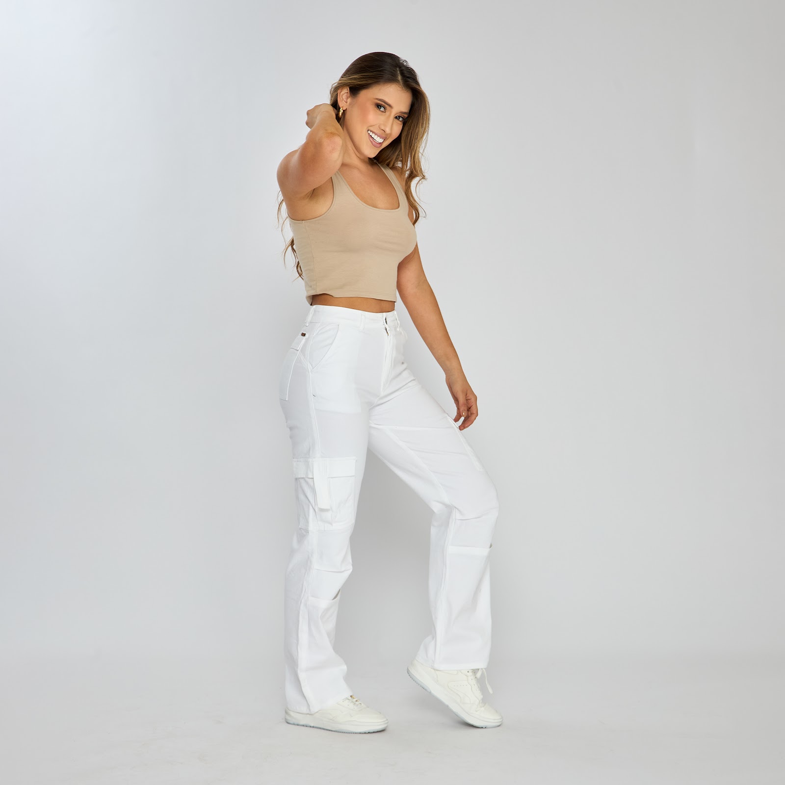 Pantalón cargo bota recta tiro alto en denim stretch, color blanco - Vista 8