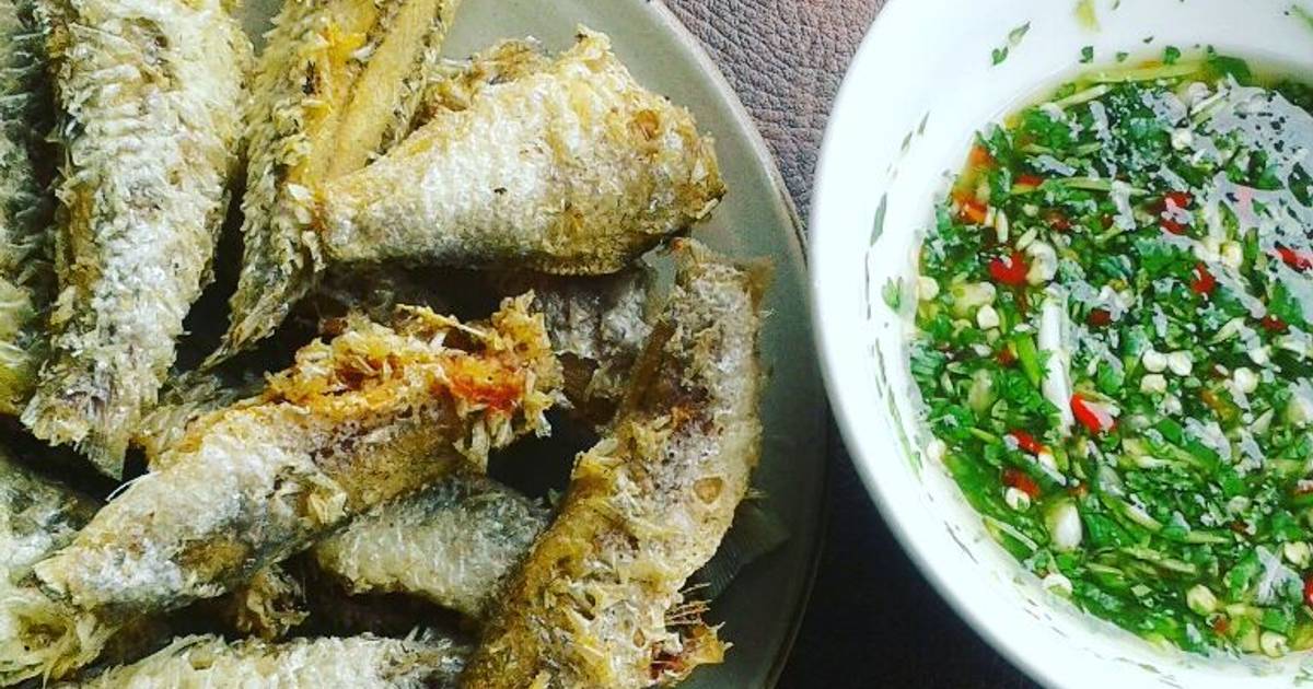 Cá linh chiên giòn chấm mắm ngò