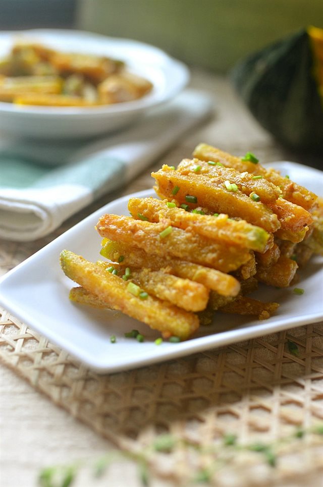 Bí Đỏ Chiên Sốt Trứng Muối