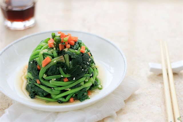 Cải Bó Xôi Trộn Dầu Mè Gừng