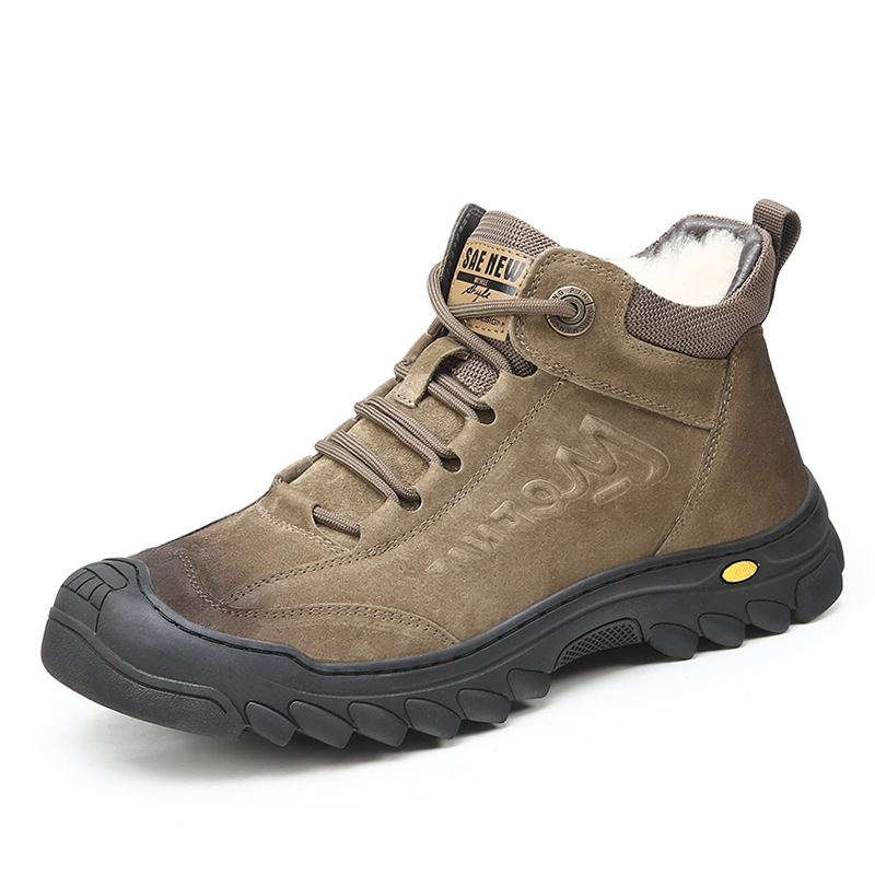 Men's winter boots made of pig leather with wool lining