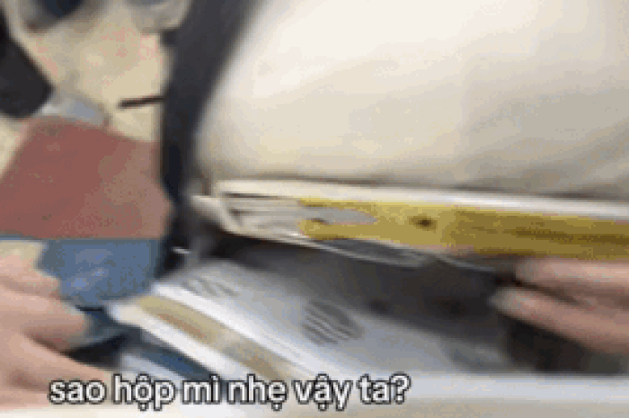 Clip: Mang hộp mì trộn đi học, nữ sinh 'ngớ người' lúc lấy ra ăn - Tạp chí SaoStar