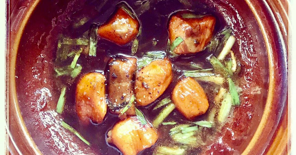 Cá hồi kho tộ