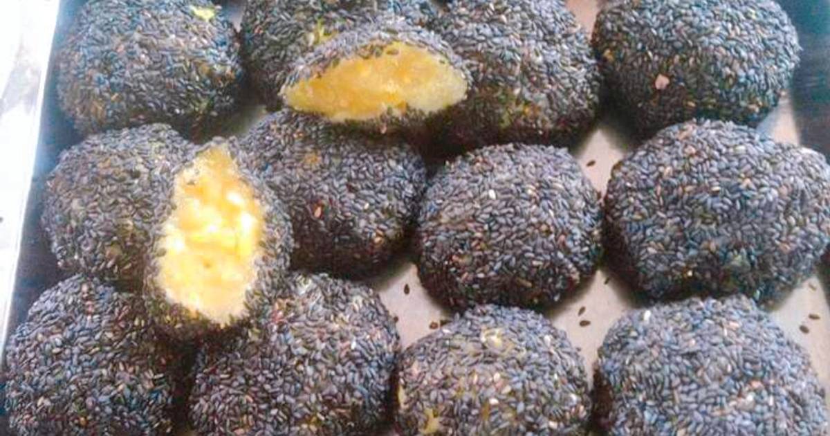 Bánh khoai lang phủ vừng đen