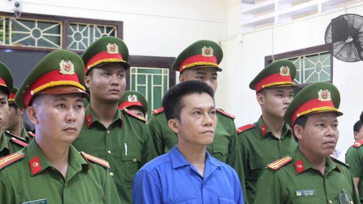 Những hình ảnh đầu tiên phiên tòa xét xử 'Tài đen' dùng súng cướp ngân hàng - Báo Tri thức &amp; Cuộc sống