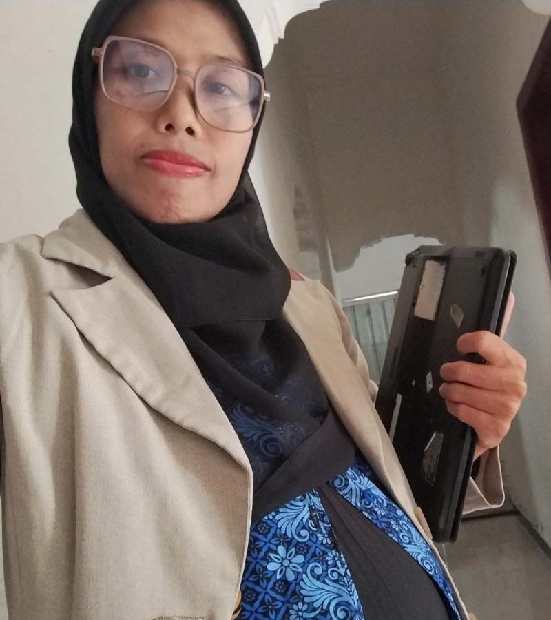 Dr. Nihayatur Rahmah, M.S.I.