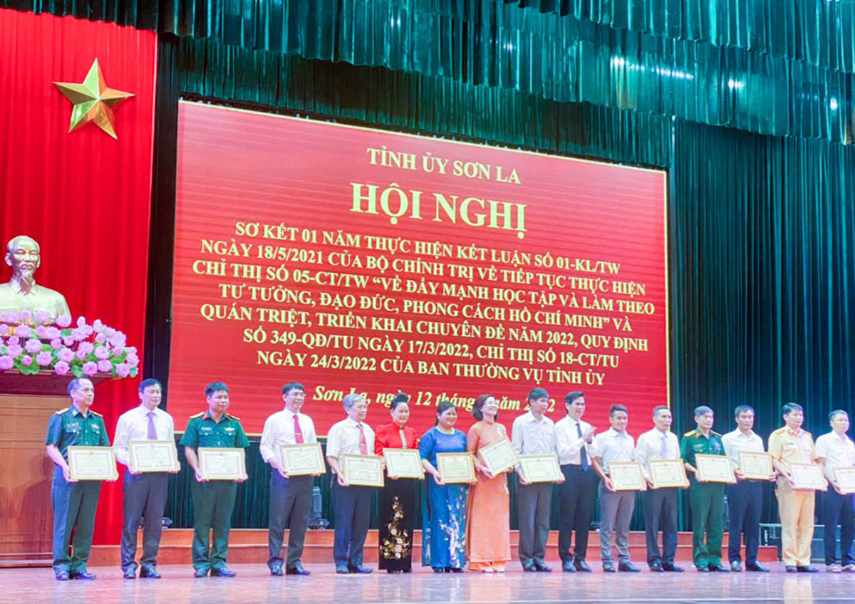 Chi bộ Khoa Khoa học Tự nhiên – Công nghệ đẩy mạnh việc "Học tập và làm theo tư tưởng đạo đức, phong cách Hồ Chí Minh"