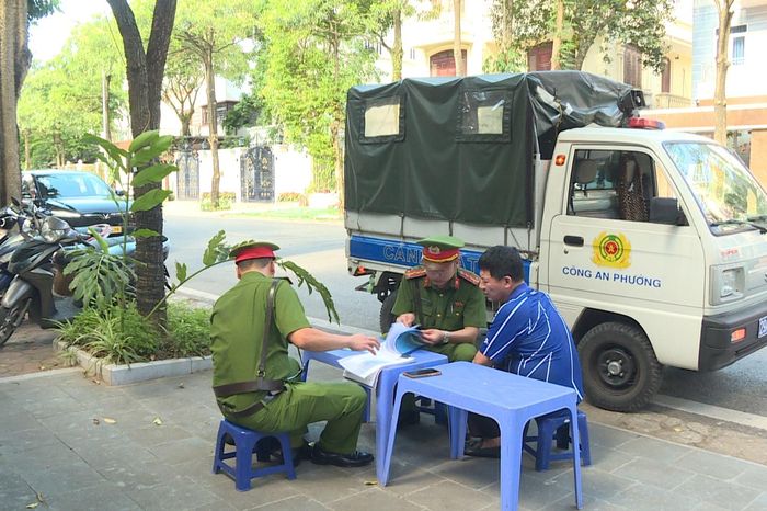 Phường Việt Hưng quyết liệt xử lý vi phạm trật tự đô thị - Đài Phát thanh và truyền hình Hà Nội