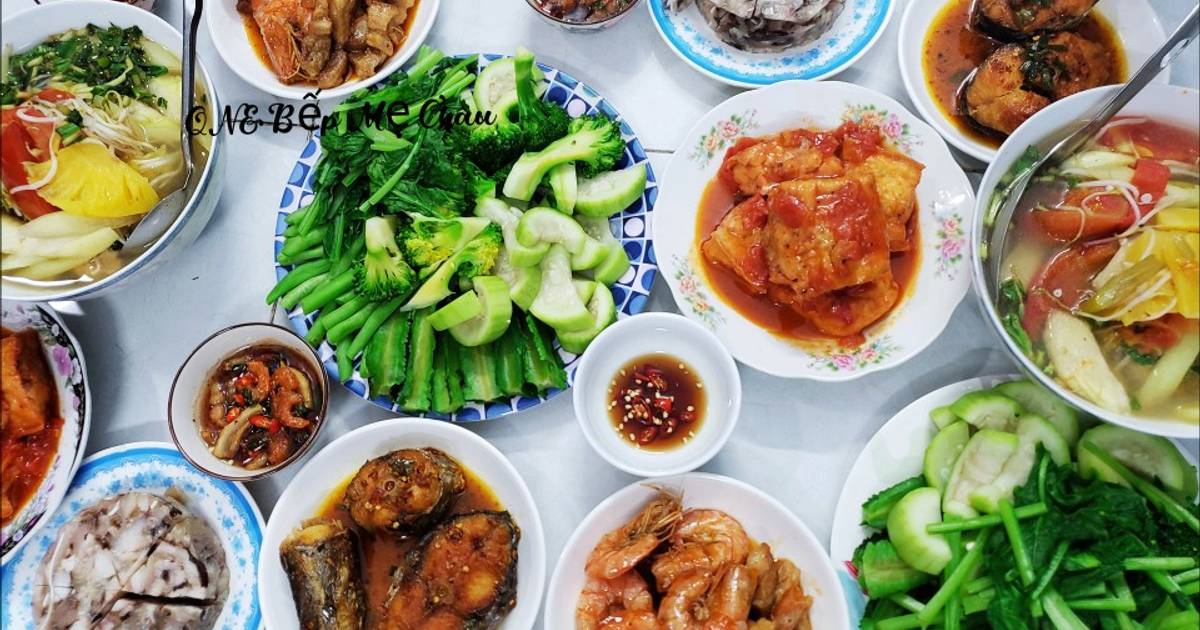 Mâm cơm đầu năm