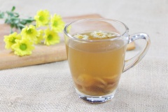 Sâm bông cúc nhãn nhục ngọt mát, thích hợp thanh nhiệt, thư giản tinh thần, giúp bạn có được cảm giác thoải mái cho một ngày năng động.