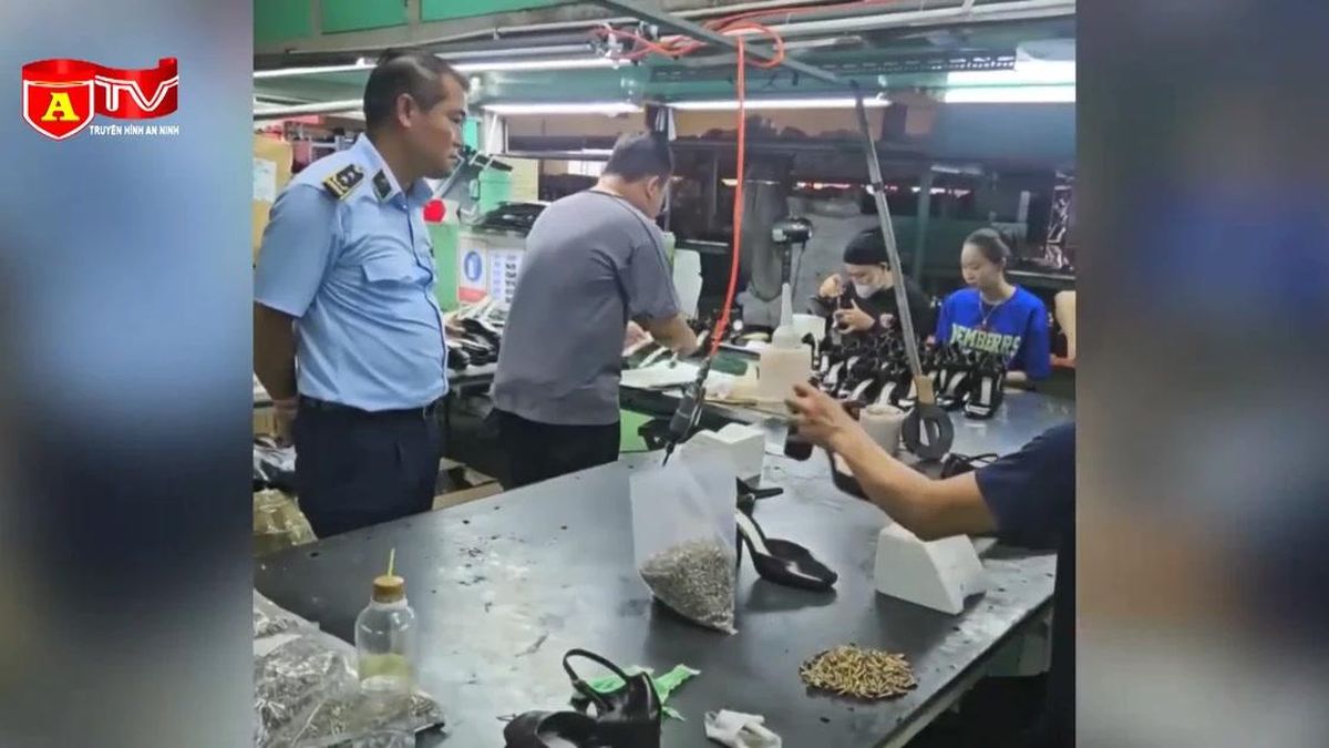 Cận cảnh dây chuyền sản xuất gần 50.000 đôi giày giả nhãn hiệu trị giá hơn 100 tỷ đồng - Chuyên trang An Ninh Thủ Đô - Báo Công an nhân dân