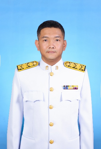 นายนฤเบศ พานิชย์