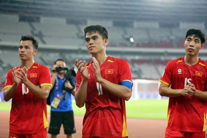 Khuất Văn Khang bỏ dở buổi tập - Tạp chí Tri thức