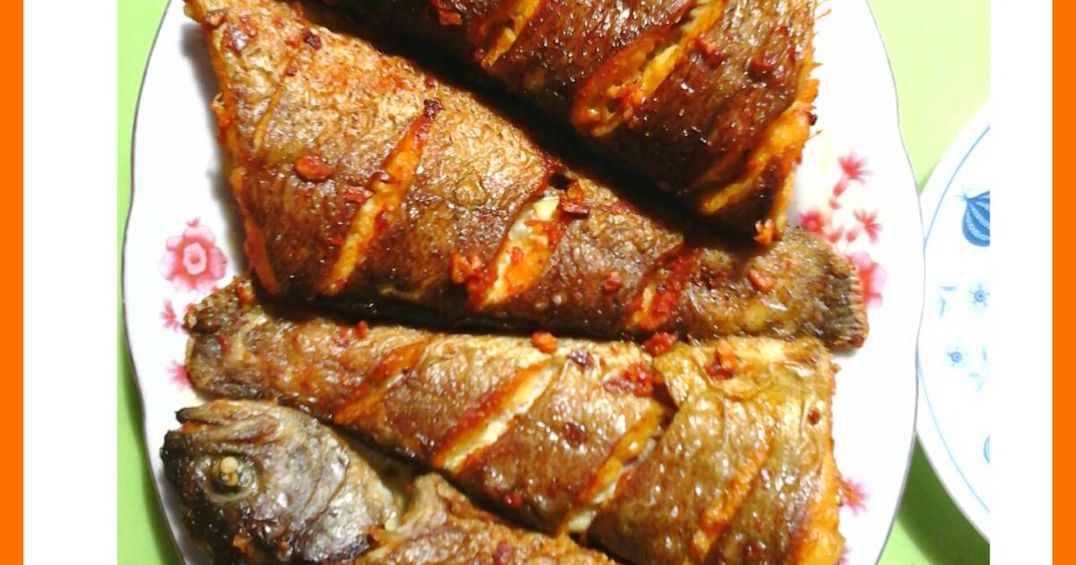 Cá ướp gia vị chiên món ngon không thể thiếu.