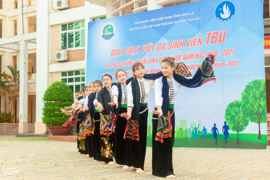 Hội Sinh viên tổ chức Giải chạy việt dã sinh viên TBU và trao chứng nhận “Sinh viên khỏe” năm học 2020 - 2021