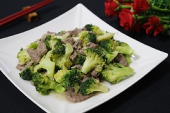 Thịt bò xào bông cải với bông cải xanh mơn mởn, thịt bò chín mềm thơm cùng gia vị nêm đậm đà. Món này ăn cùng với cơm trắng vừa ngon miệng lại không tạo cảm giác ngấy, hứa hẹn là một món ăn ngon mà bạn nên thử.