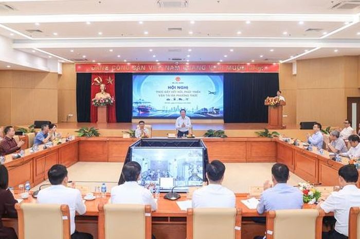 Đường bộ 'gánh' 75% hàng hóa, Bộ Xây dựng nói gì về nguy cơ mất cân đối? - Báo Sức Khỏe &amp; Đời Sống