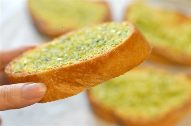 Bánh Mì Nướng Bơ Tỏi Siêu Ngon