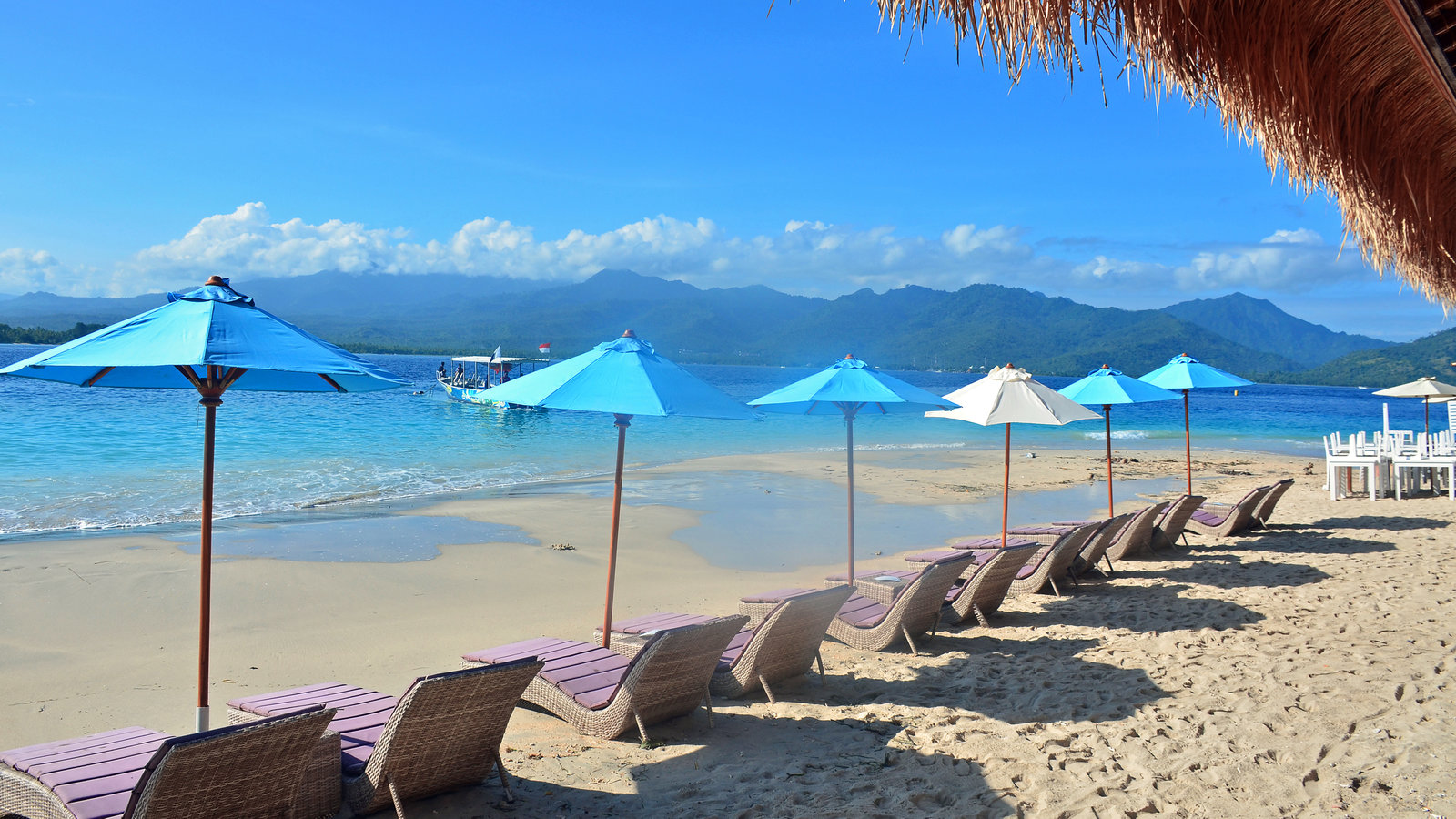 Gili island beach. Pandemic effect gili island, impact of COVID-19 gili trawangan, gili island ecotourism, coral reef rehabilitation gili trawangan. CarbonEthics Indonesia