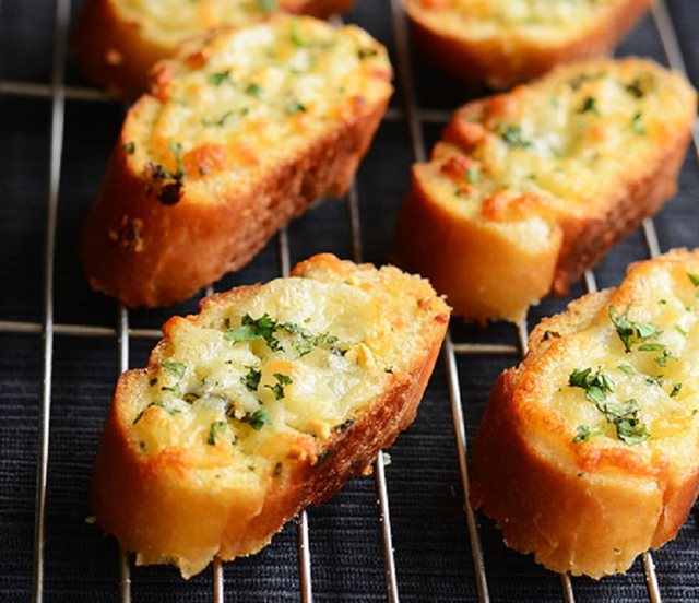 Bánh Mì Nướng Bơ Tỏi Phô Mai
