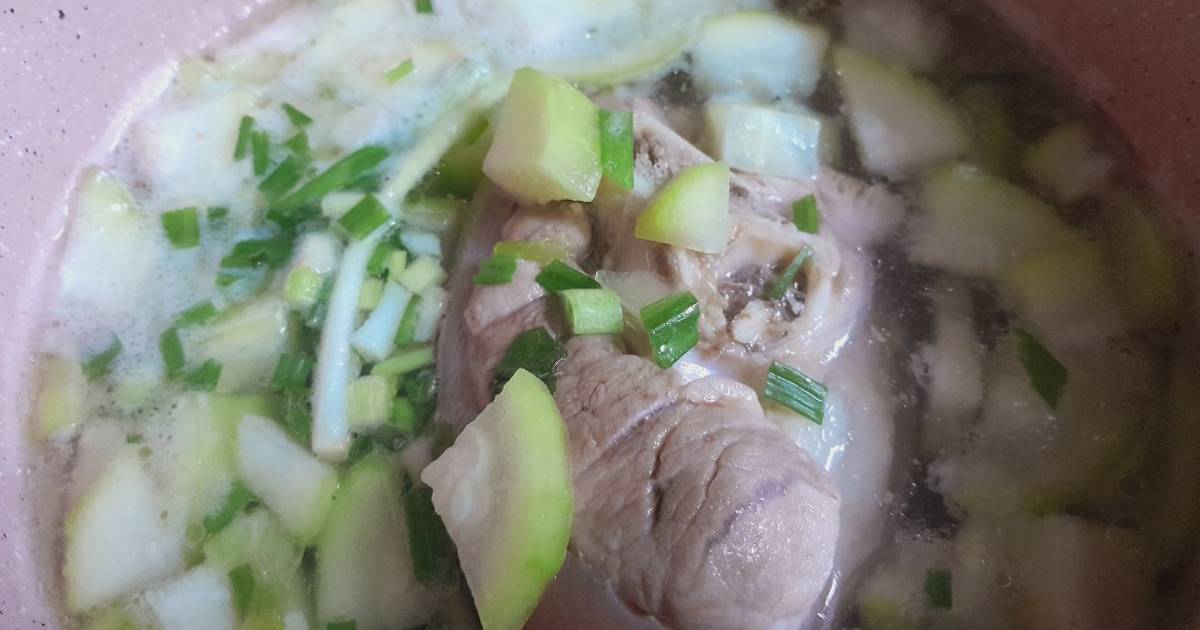Canh bí đao nấu giò heo