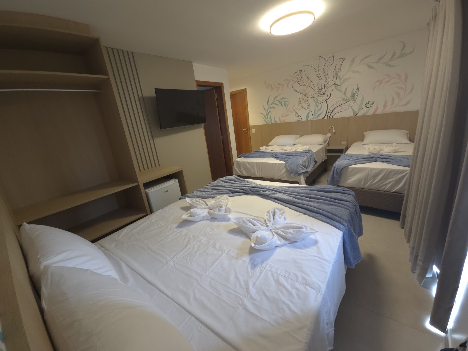 Quarto Família com Sacada no PENHA QUALITY HOTEL