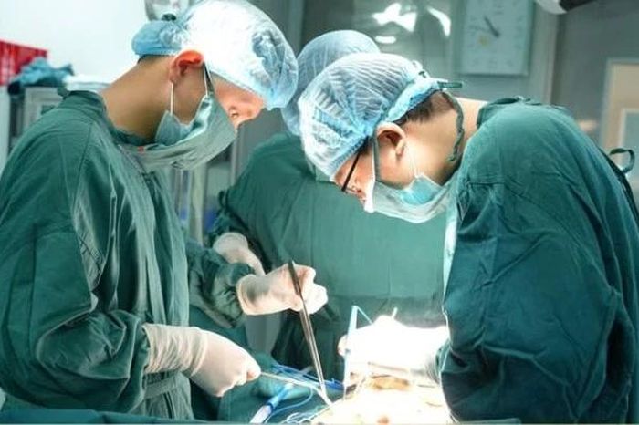 Đi tiểu ra phân do rò bàng quang, đại tràng hiếm gặp - Báo Tri thức &amp; Cuộc sống
