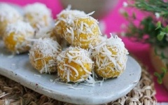 Món bánh bí đỏ tẩm dừa đã hoàn thành! Mời cả nhà thưởng thức xem nào.