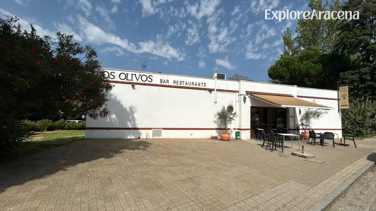 Exterior entrance of Bar Restaurante Los Olivos in Aracena