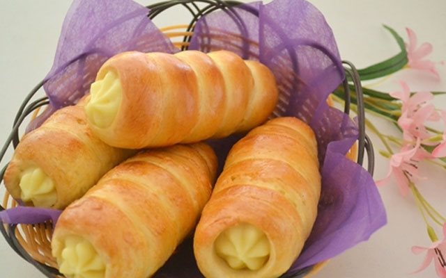 Bánh Mì Ốc Quế Nhân Kem Trứng