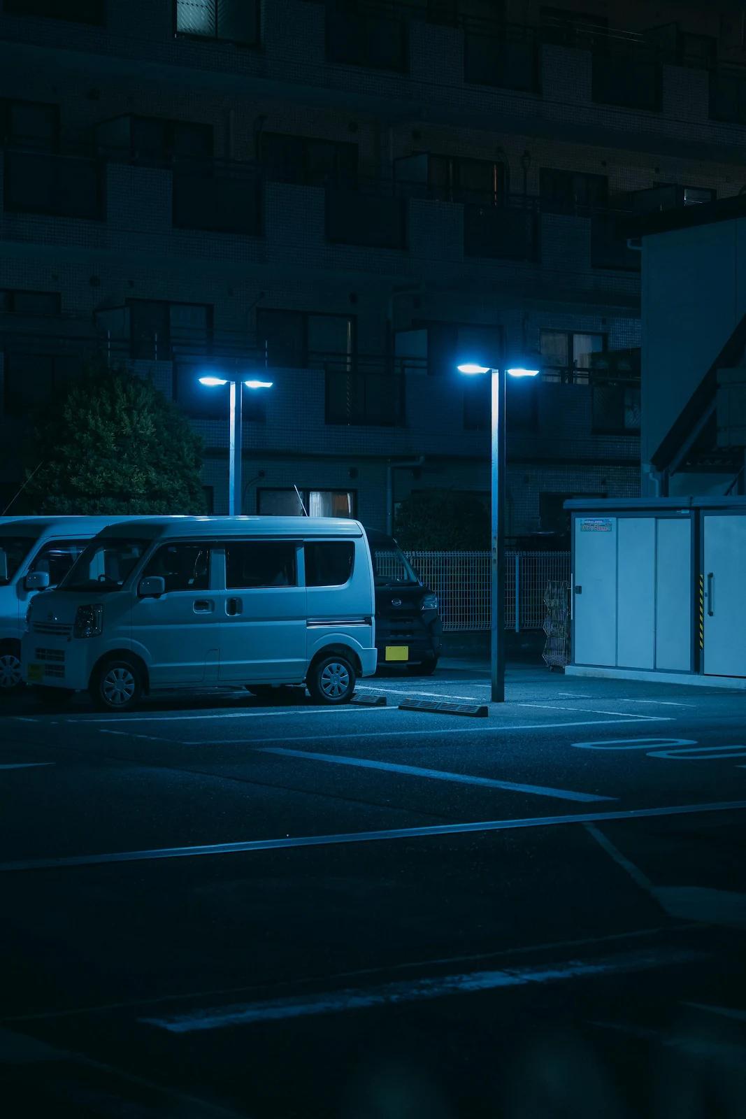 Night Van Under Blue Lights - Urban Night Photography 2K iPhone Wallpaper (2000x3000)