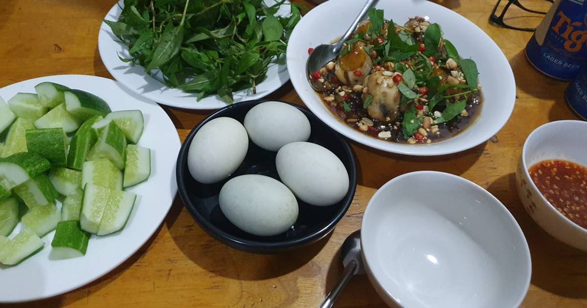 Vịt lộn xào me