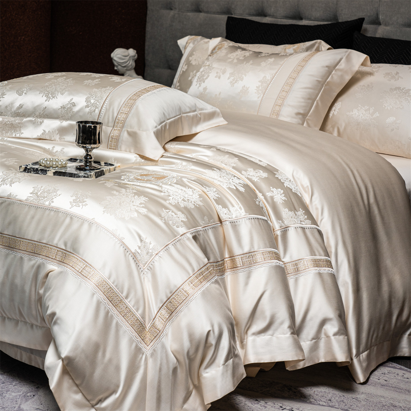 Luxurious cotton satin bed linen set, 100-thread count