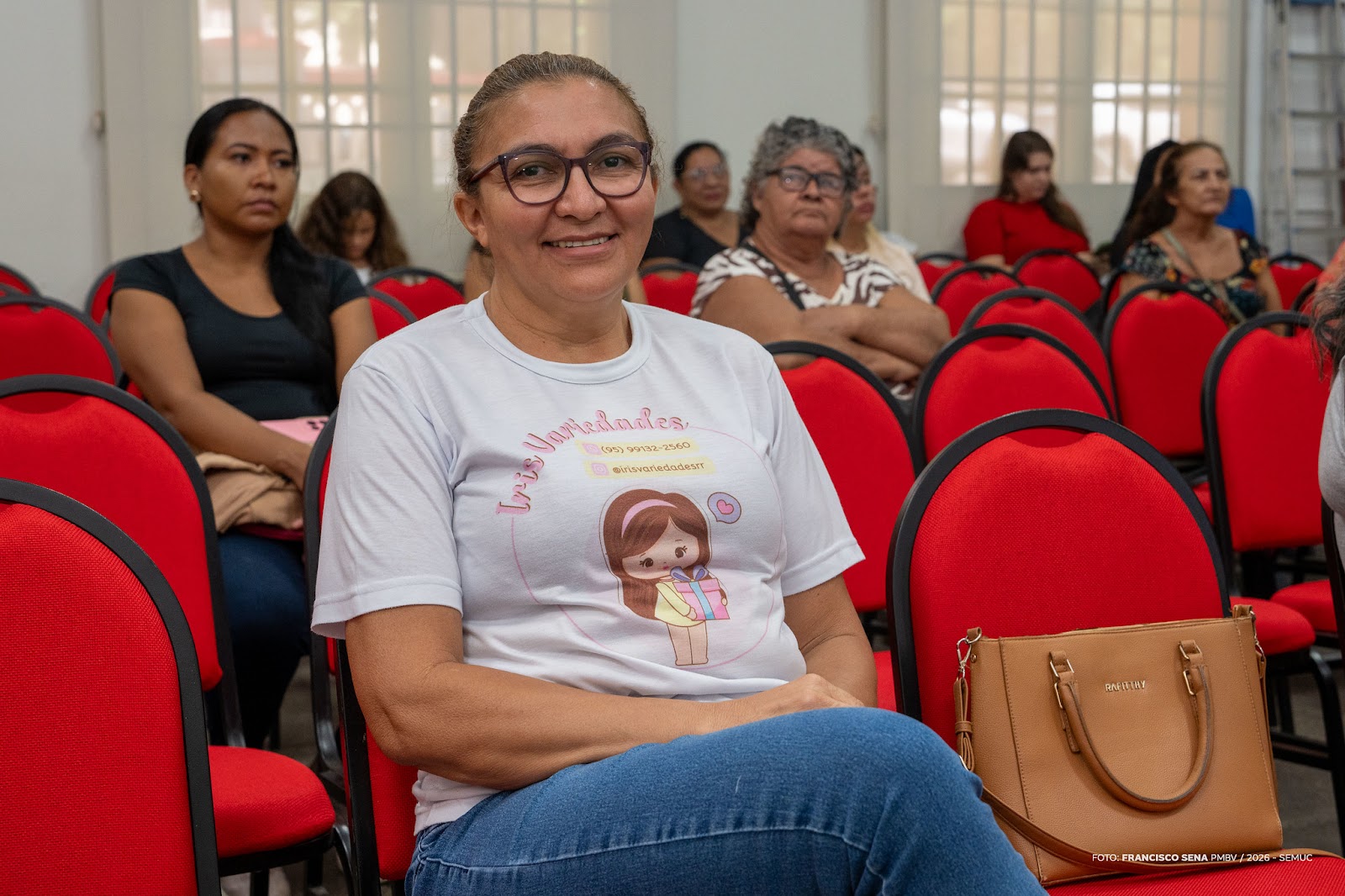 Diretor da AME BV discursa para grupo interessado em crédito para empreendedores em Boa Vista