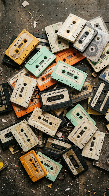 Vibrant Flat Lay Pattern of Retro Cassette Tapes - Free mobile Wallpaper